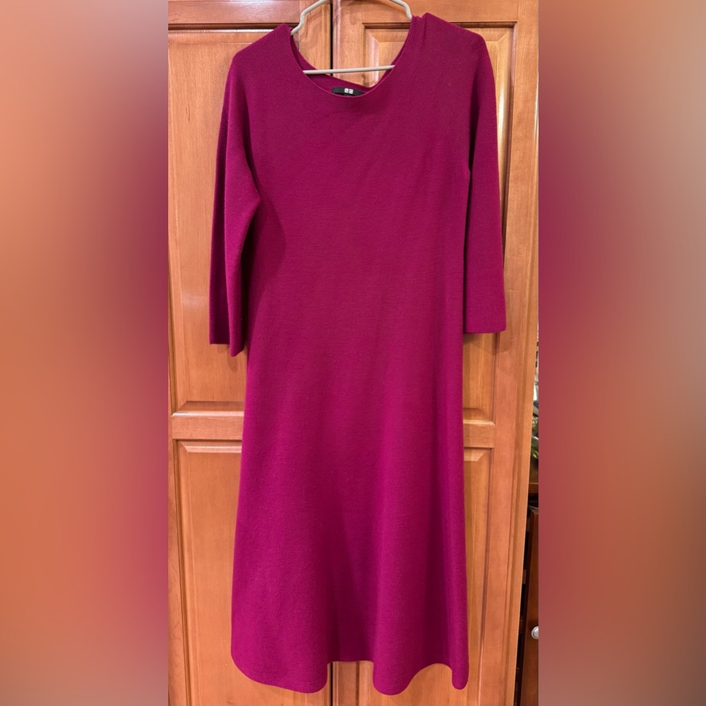 Magenta Wool Knit Uniqlo Dress with 3/4 Sleeves and Crew Neck. Size M.